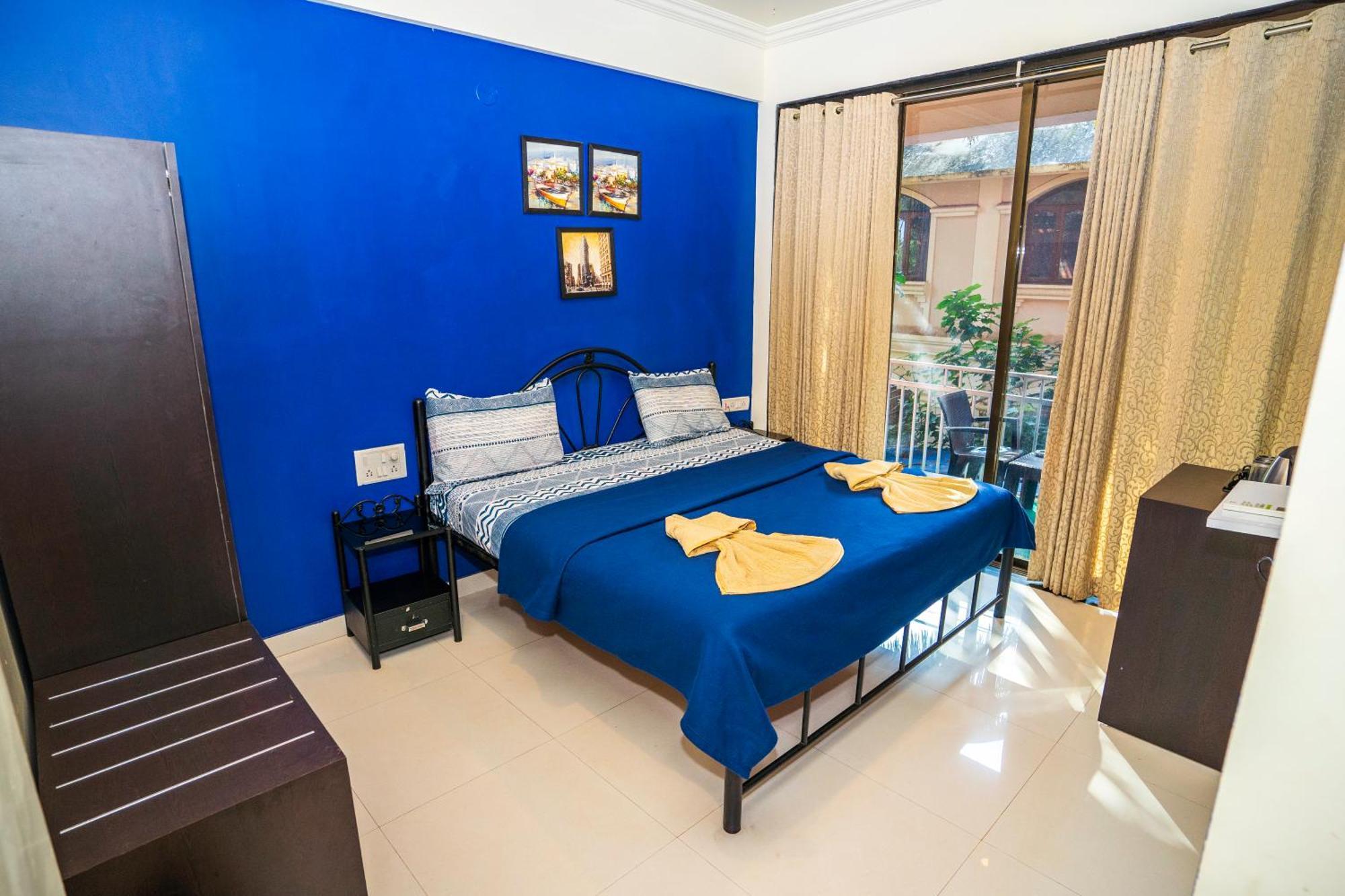 7 Seas Hotel